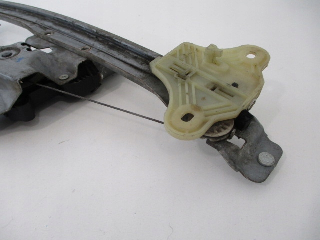 RENAULT CLIO IV ÉLECTRIQUE ÉLÉVATEUR VITRES DROIT AVANT 2 GOUPILLE 807205569R