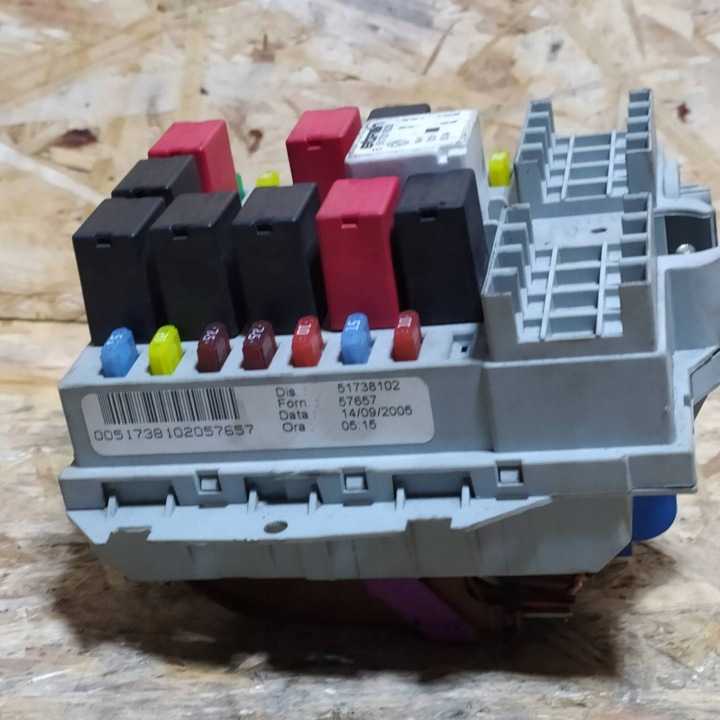 BOÎTE FUSIBLES FIAT CROMA II 51738102