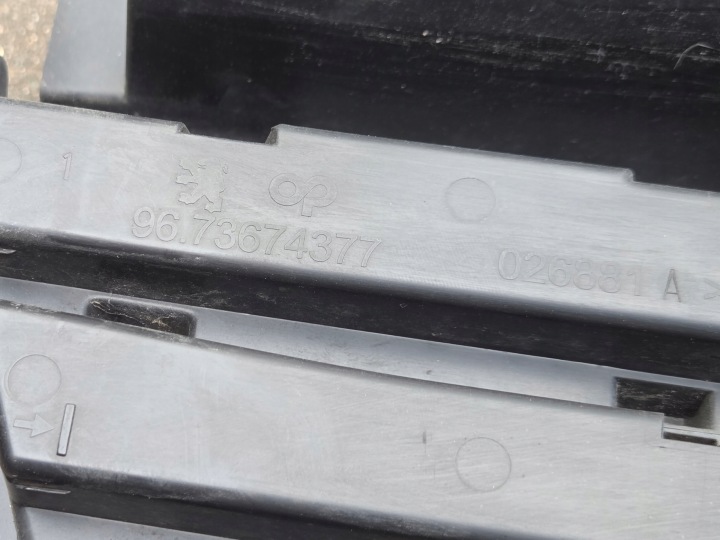 PEUGEOT 5008 I AVANT LIFT GRILLE INFÉRIEURE PARE-CHOCS AVANT 9687437677 09-2012