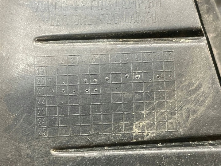 HYUNDAI I30 I-30 III 3 LIFT 20- CALANDRE GRILLE INFÉRIEURE PARE-CHOCS DROITE AVANT