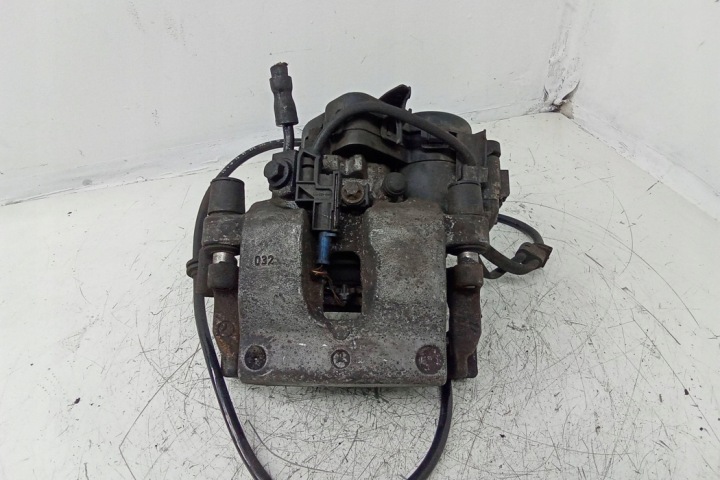 ÉTRIER DE FREIN DE FREIN ARRIÈRE DROIT MERCEDES-BENZ C (W205) A2054232098 2.2L DIESEL