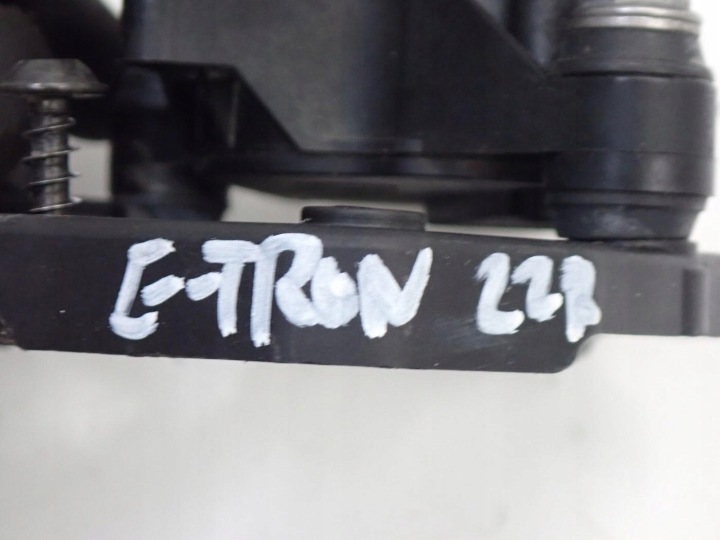 SOUPAPE CONTRÔLEUR CIRCULATION EAU ÉLECTROVANNE AUDI E-TRON 50 4KE EAS EAW 22R