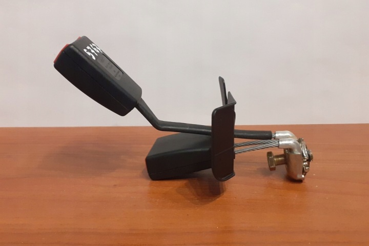 AGRAFE ARRIÈRE CENTRAL SIÈGES AUDI A6 (4B2, C5) 4B0857797 2.5L DIESEL