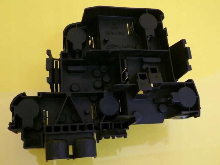 DOUILLE D'AMPOULE GAUCHE ARRIÈRE VW GOLF II NR1035