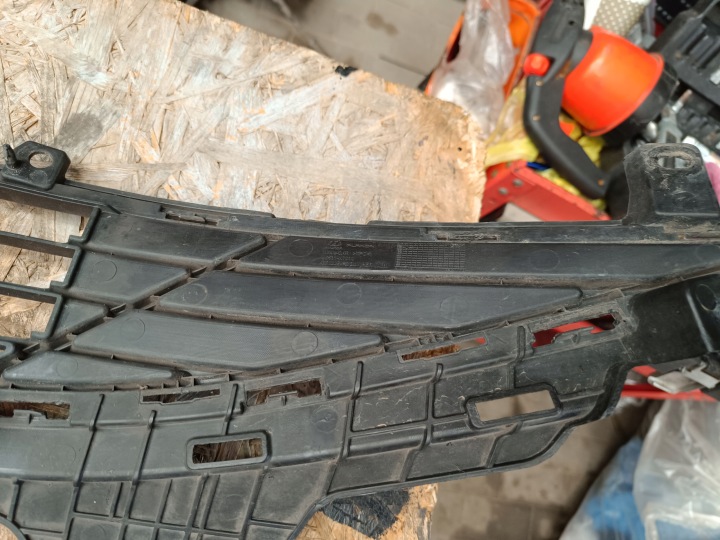 HYUNDAI TUCSON IV GRILLE CENTRALE PARE-CHOCS AVANT