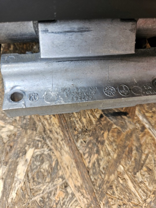 ACCOUDOIR VW TOURAN CUIR 1T0864208