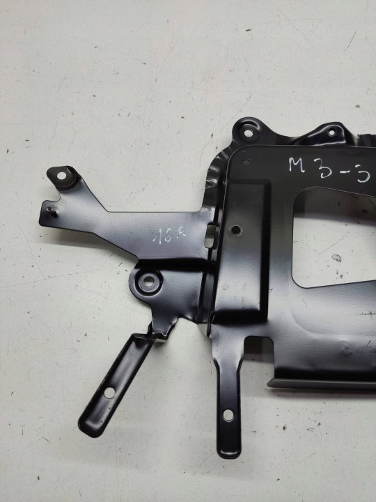 BMW M3 2005 FIXATION ORDINATEUR MOTEUR 8380118
