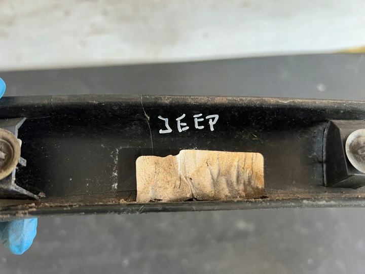 JEEP GRAND CHEROKEE 1MP35TRMA MOULURE GARDE-BOUE ARRIÈRE