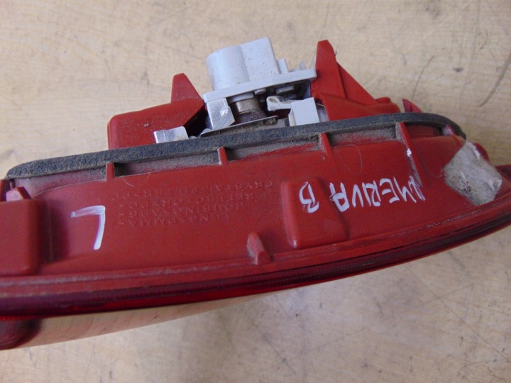 PHARE GAUCHE ARRIÈRE DANS COUVERCLE DE COFFRE OPEL MERIVA B 13260838