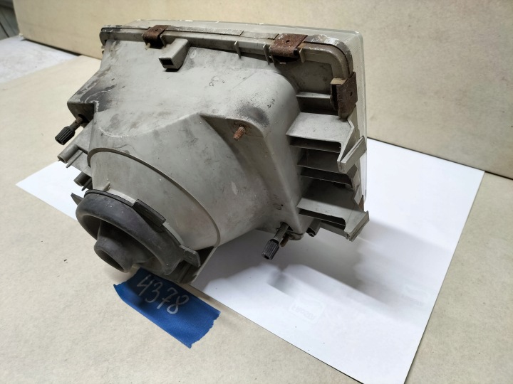 VOLVO 240 PROJECTEUR GAUCHE (SZCZECIN-GORZOW- POZNAŃ 4378