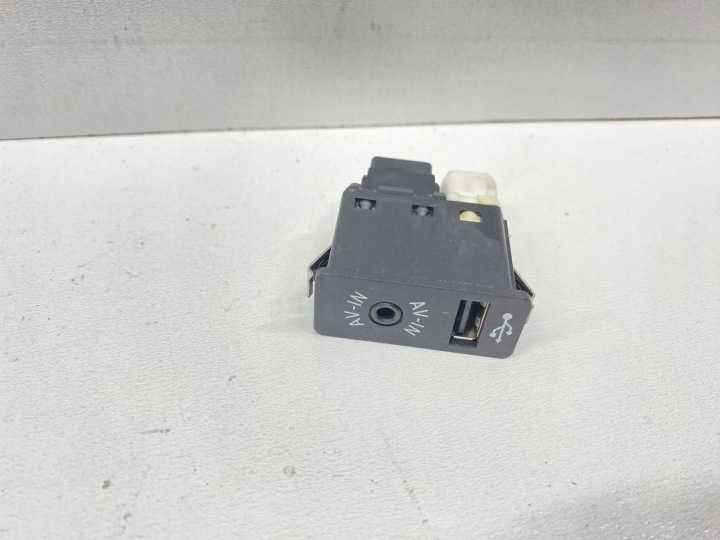 PRISE TRANSMISSION USB RACCORD USB AV-IN MINI COOPER R55 R56 R57 R58 R59 R60 R61