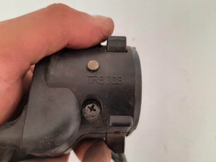 COMMUTATEUR GAUCHE KAWASAKI GPZ 600 ZZR 600 TR8308