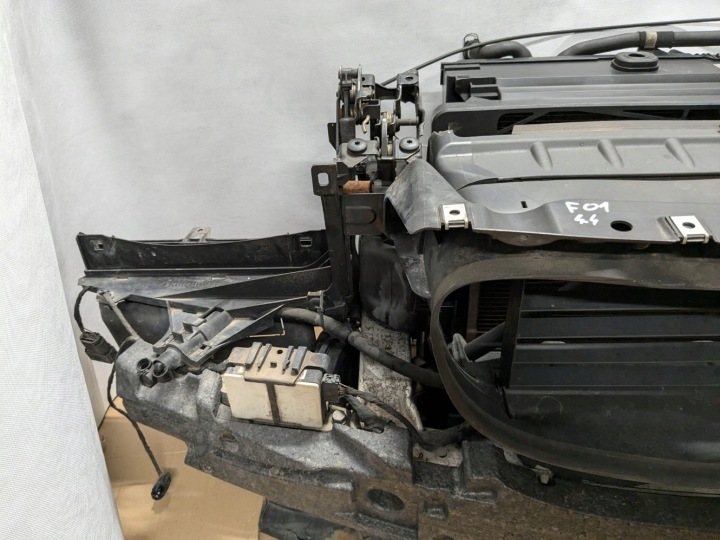 COMPLET COURROIE AVANT RADIATEURS RADARY BMW F01 F02 750I 4.4 V8 08- EUROPE