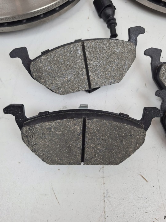 KIT DISQUE DE FREIN FREINS I PLAQUETTES FRANKBERG APMBRPR202413022 AUDI SKODA VW