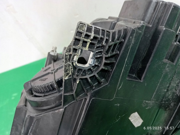 PHARE DROITE AVANT AVANT AUDI Q2 81A941004 17-