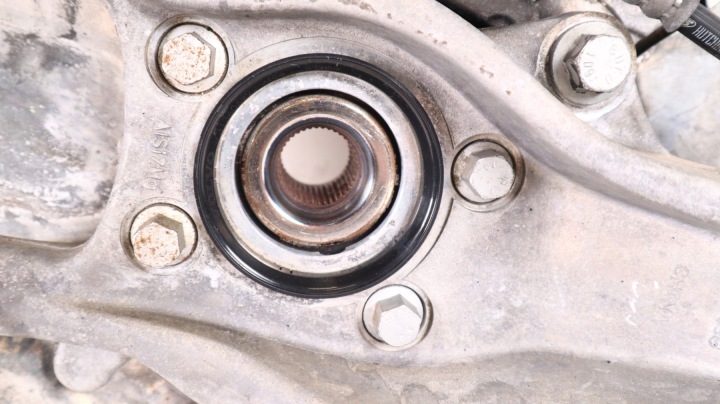VOLVO XC90 II 2.0 T6 MOYEU ROTULE DE DIRECTION DROITE AVANT 31451448