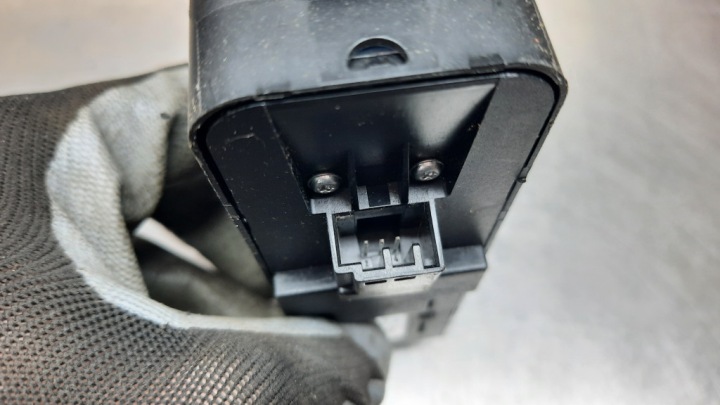 COMMUTATEUR VITRE GAUCHE AVANT S80 II V70 III XC70 30773269 08-16R
