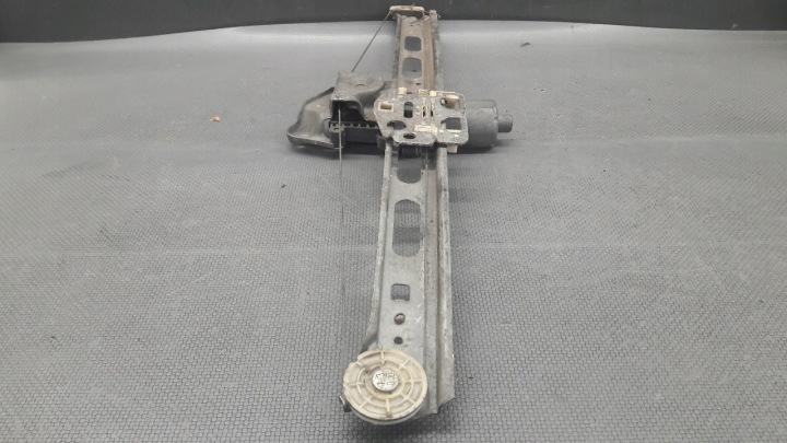 0130821672 MÉCANISME VITRES DROIT AVANT MERCEDES W168 A160 5D
