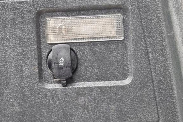 PROTECTION SERRURE COUVERCLES DE COFFRE VW TOURAN (1T1, 1T2) 1T0867036D 1.9L DIESEL 77KW 2008