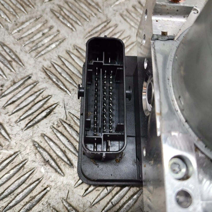 TOYOTA YARIS XP210 2023 POMPE ABS