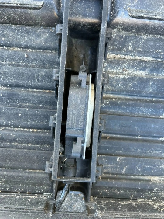 JALOUSIE RADIATEUR FORD FOCUS MK3