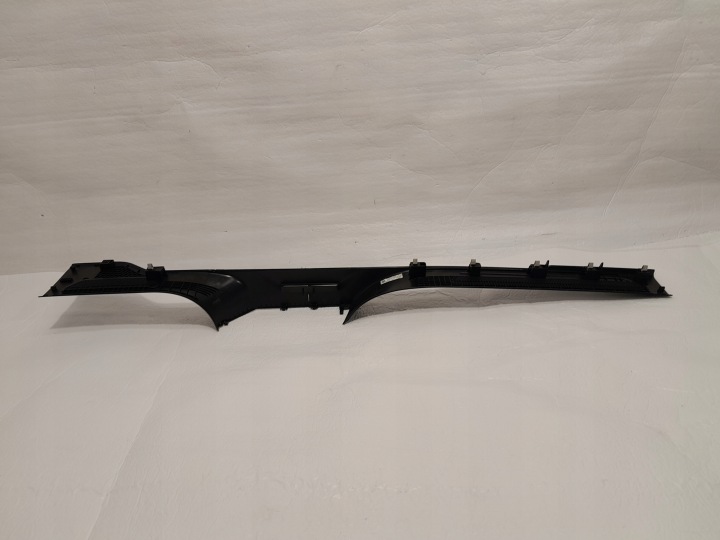 PORSCHE CAYENNE 9Y MOULURE SEUIL GAUCHE 760853845A