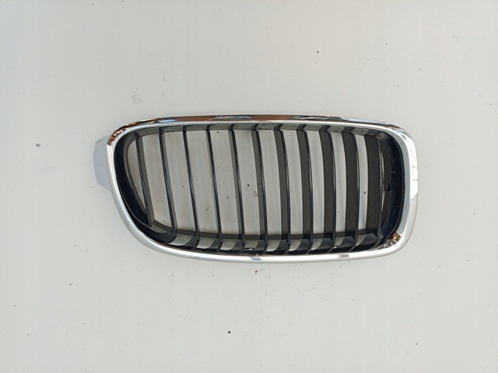 BMW 3 F30 F31 2015- GRILLE CALANDRE RADIATEUR AVANT RÉSERVOIR DROITE 51137255412 ÷