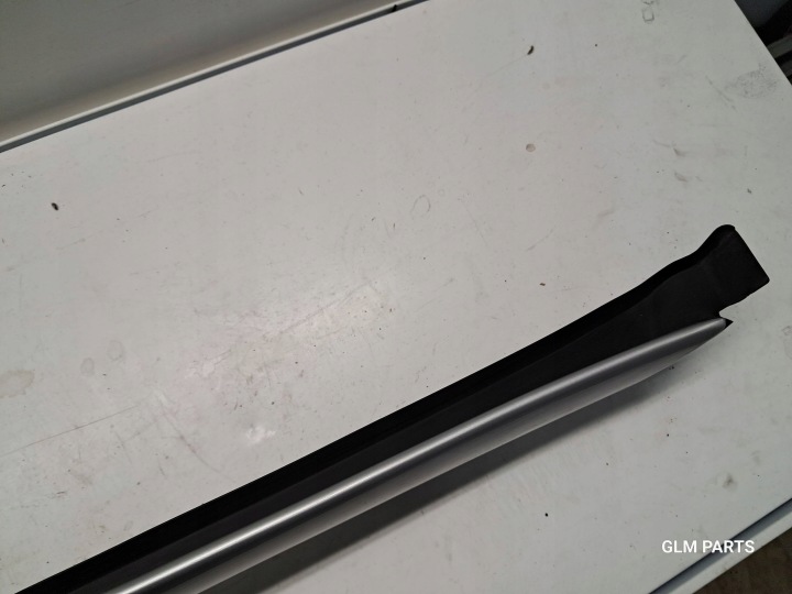 MERCEDES-BENZ SL R230 DROITE MOULURE PARE-BRISE A2306900439 COULEUR C744