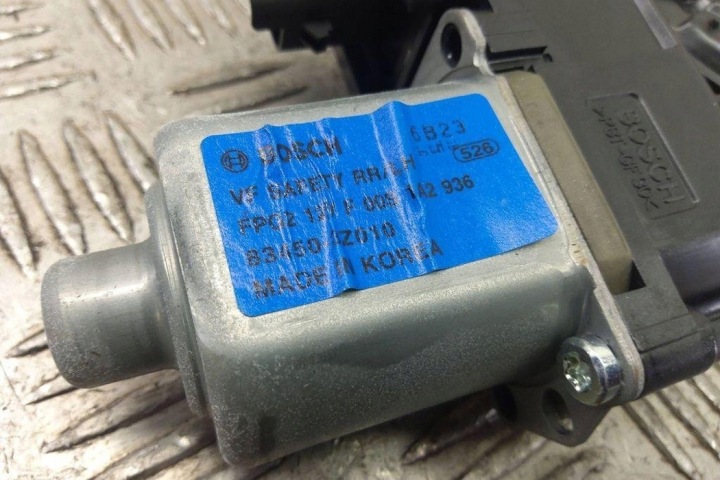 PETIT MOTEUR VITRES ARRIÈRE GAUCHES PORTES HYUNDAI I40 CW (VF) 834503Z010 1.68L