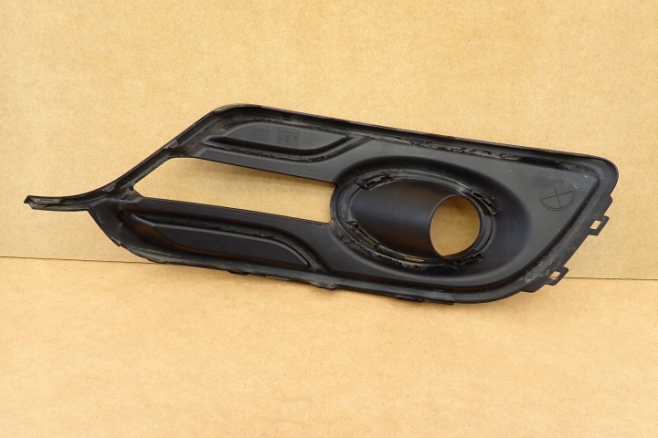 RENAULT MEGANE III 08- BOUCHON GRILLE PARE-CHOCS DROITE AVANT 261A25882R OE