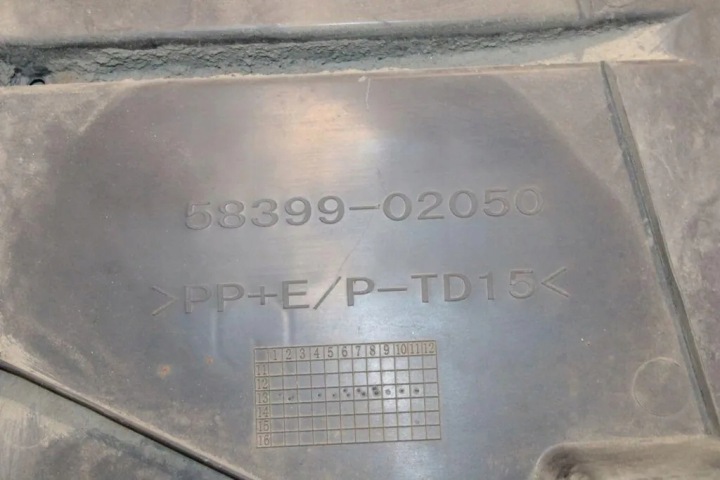 AUTRE CAPUCHONS CHÂSSIS TOYOTA AURIS (_E18_) 5839902050 1.8L 2013