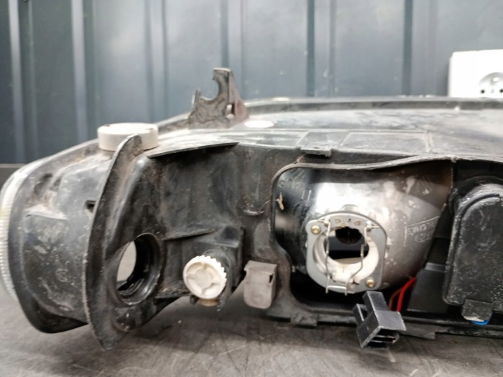 1M1941002D PROJECTEUR DROIT SEAT TOLEDO II