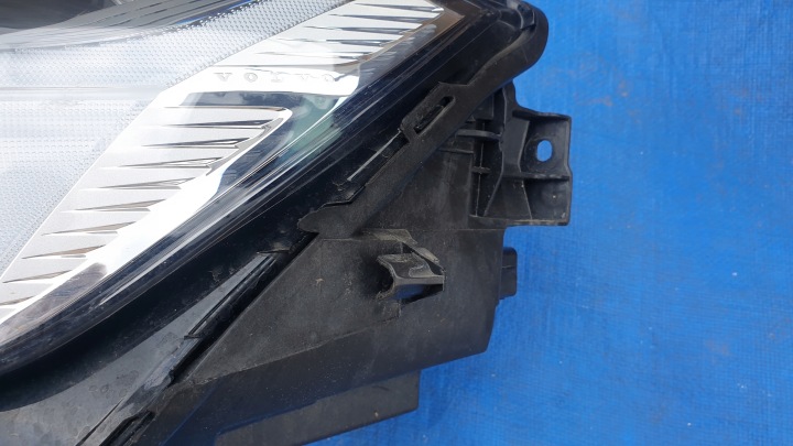 VOLVO XC60 2 II PHARE AVANT AVANT GAUCHE COMPLET LED