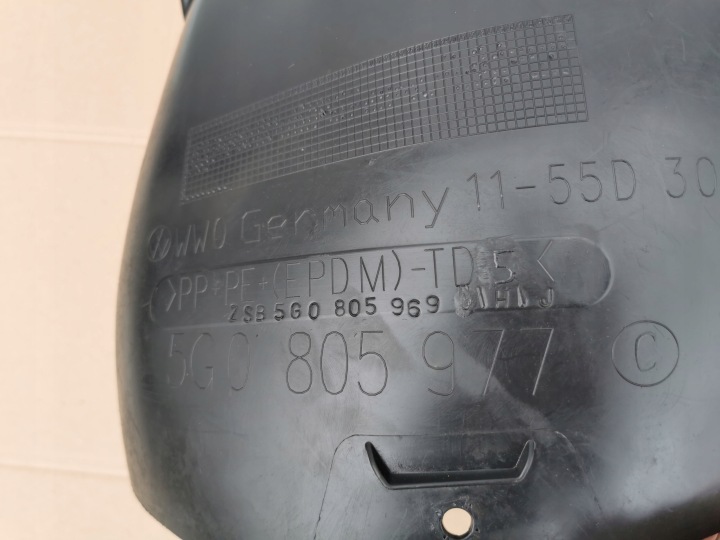 VW GOLF VII 7 5G0 12-16 PASSAGE DE ROUE AVANT GAUCHE AVANT 5G0805977C