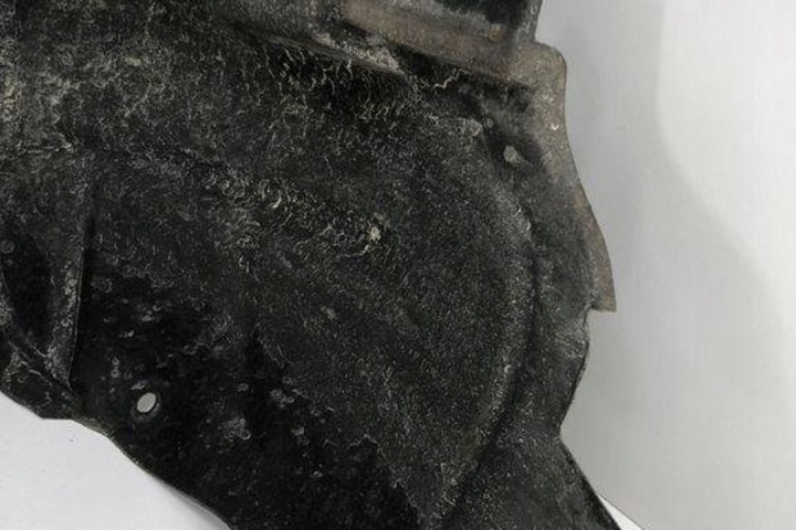 PASSAGE DE ROUE GAUCHE ARRIÈRE TOYOTA 6563842010 2.5L 2017