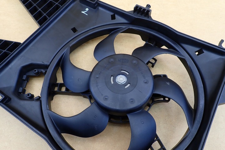 FIAT PUNTO II 99- VENTILATEUR RADIATEUR CHÂSSIS AVANT 823500600 OE