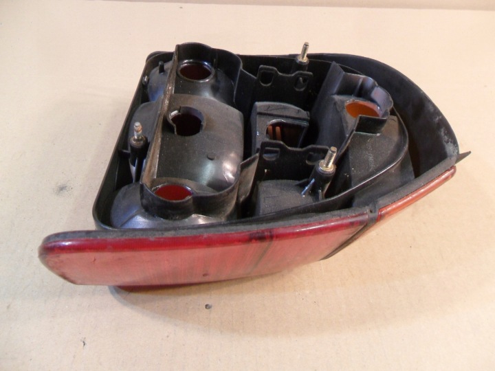 PHARE GAUCHE ARRIÈRE VOLKSWAGEN GOLF III 1H6945111
