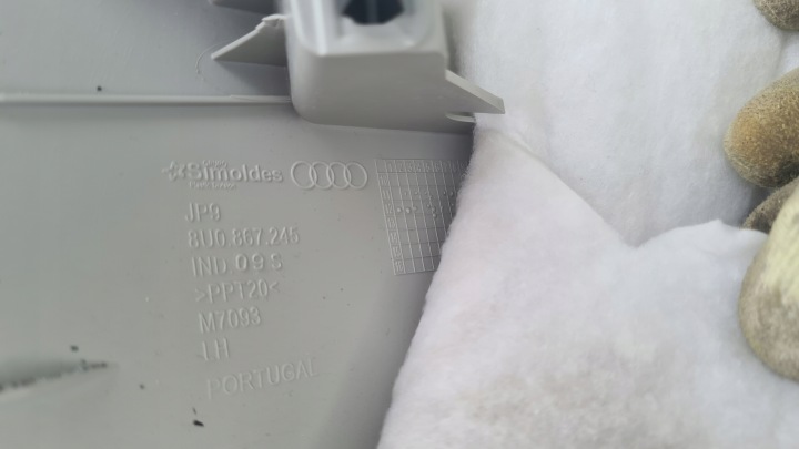 AUDI Q3 8U PROTECTION MONTANTS ARRIÈRE GAUCHE 8U0867245