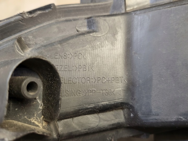 PHARE ANTIBROUILLARD PHARES ANTIBROUILLARD DROIT AVANT HYUNDAI I40 OE EUROPE 92202-3Z010