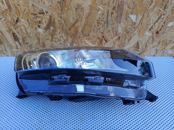 PHARE AVANT DROITE SKODA RAPID BI-XENON 5JB941016A