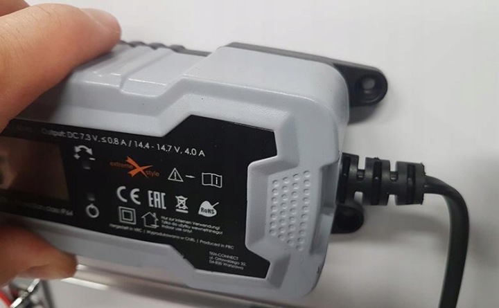 CHARGEUR VERS AKUMULATOROW LAD000111 EXTREME