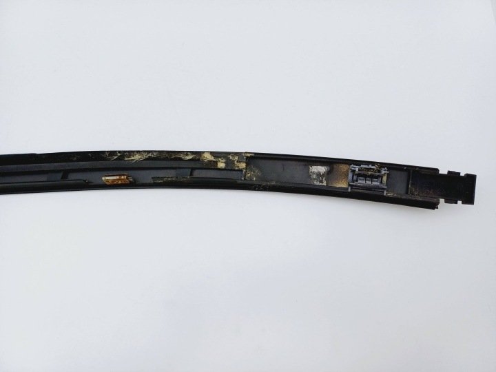 MOULURE PARE-BRISE DROIT AVANT OPEL ASTRA G UNIVERSEL 2002993 NR60
