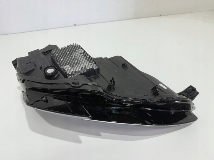 AUDI A3 8Y MATRIX PHARE AVANT GAUCHE AVANT BONNES CONDITIONS ORIGINAL