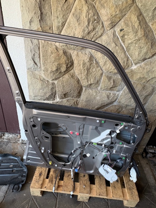 PORTES GAUCHE AVANT TOYOTA LAND CRUISER J250 24-