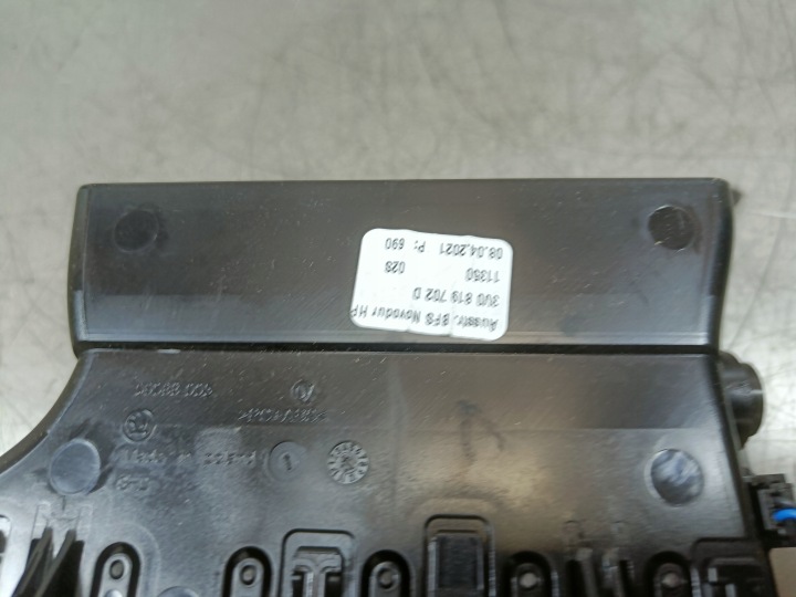 GRILLE CONDUIT D'AIR ADMISSION CONSOLES TABLEAU DE BORD SKODA SUPERB III 3V0819702D DROITE