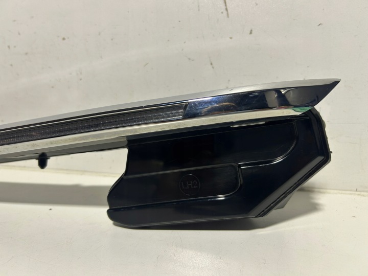LANTERNE VERS CONDUITE DIURNE GAUCHE VW TOUAREG CR7 761941055