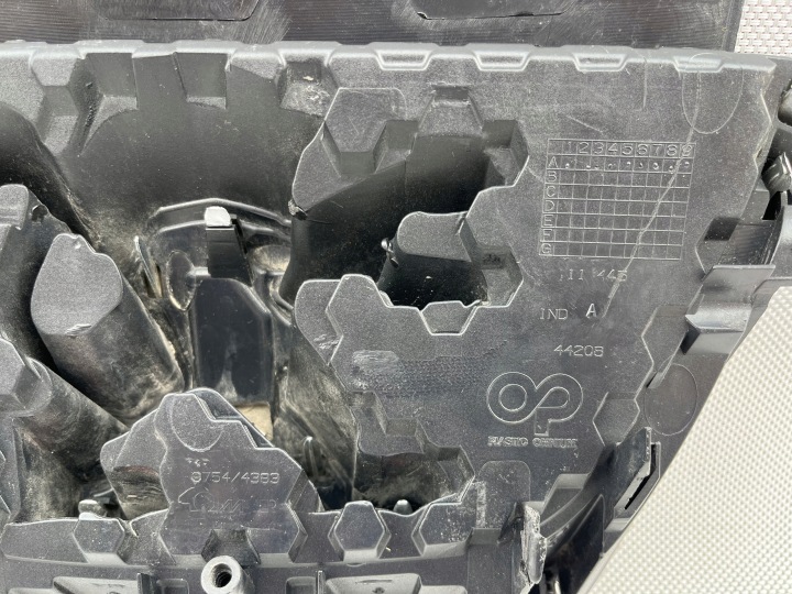 PEUGEOT 308 INSIGNE EMBLÈME GRILLE CALANDRE AVANT