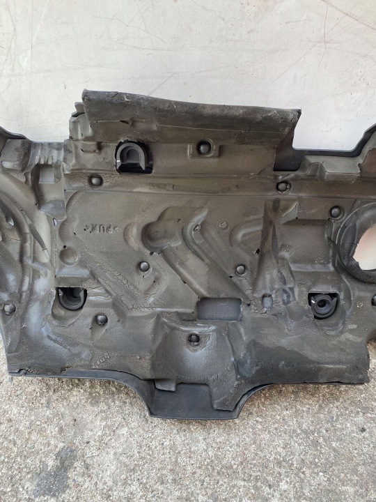 VOLVO S60 I V70 2.4 D5 PROTECTION MOTEUR 08653495