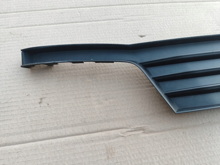 AUDI A3 8V LIFT 2016 DROITE GRILLE PARE-CHOCS 8V3807682M