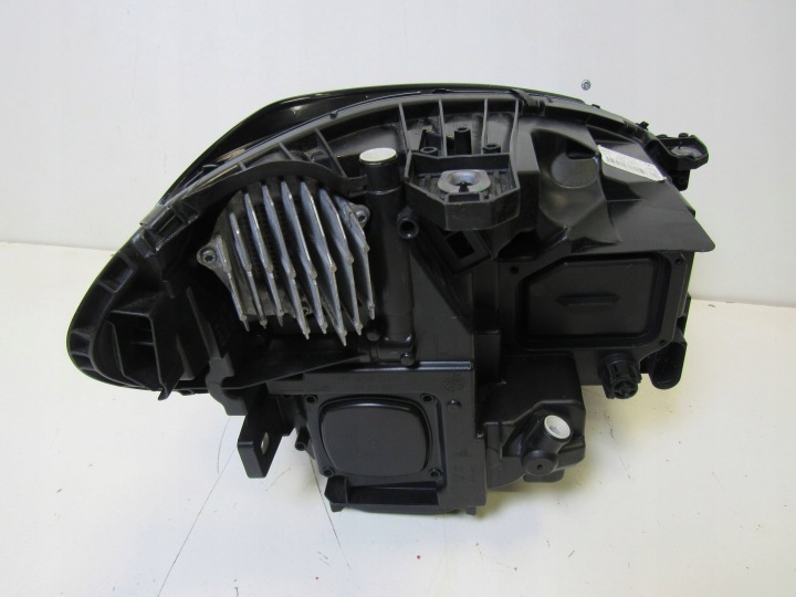MERCEDES B W246 246 LIFT PHARE GAUCHE AVANT GAUCHE AVANT COMPLET LED 2469065301